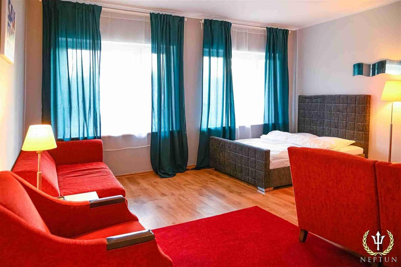 Neptun Ψ Hotel ยาสต์เชอเบีย กูรา ภายนอก รูปภาพ
