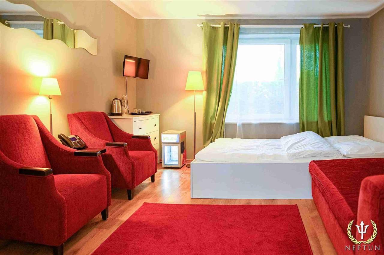 Neptun Ψ Hotel ยาสต์เชอเบีย กูรา ภายนอก รูปภาพ