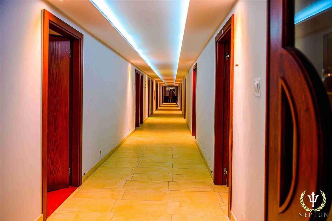 Neptun Ψ Hotel ยาสต์เชอเบีย กูรา ภายนอก รูปภาพ